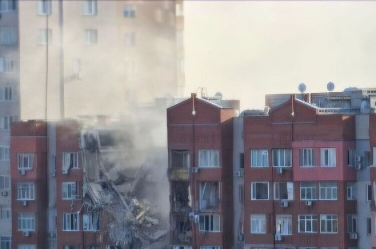 Фото: Telegram / Сергій Лисак ОНОВЛЕНО: росія вдарила по дев'ятиповерхівці у Дніпрі, кількість поранених зросла до 12