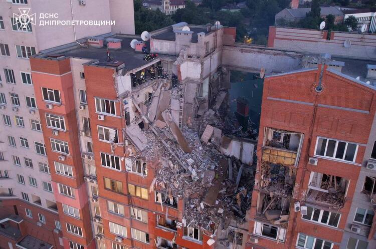 Ракетний удар по Дніпру: двоє людей вийшли на зв'язок (оновлюється) Ракетний удар по Дніпру: двоє людей вийшли на зв'язок (оновлюється)