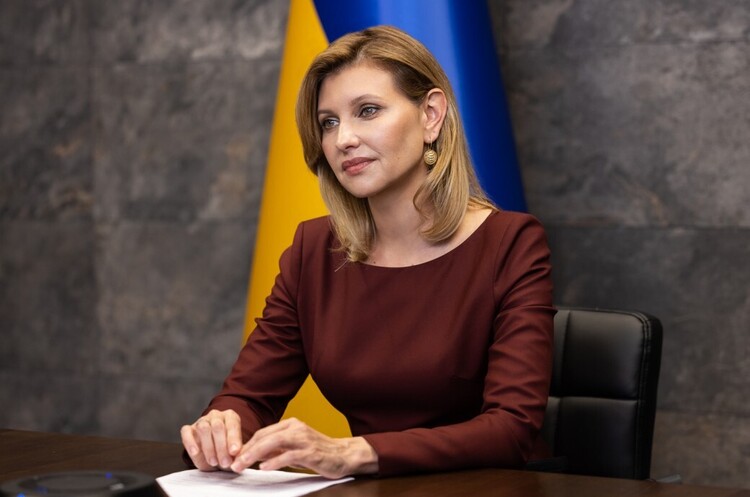 фото Офіційний сайт Президента України Інформаційна війна: російський фейк, що Олена Зеленська купила Bugatti, розлетівся мільйонами поширень