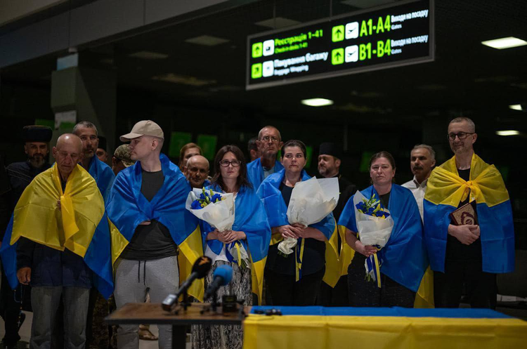 З початку повномасштабного вторгнення Україна та росія провели понад 50 обмінів полоненими З початку повномасштабного вторгнення Україна та росія провели понад 50 обмінів полоненими
