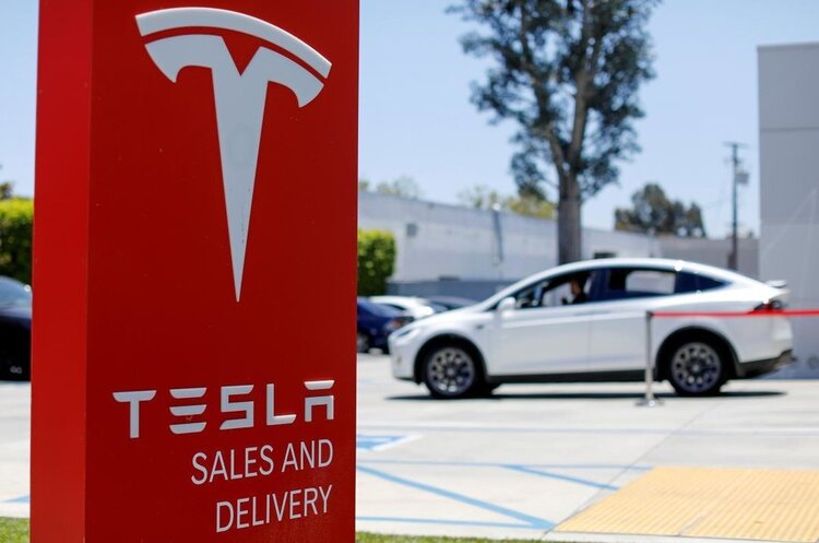 Акції Tesla за добу впали майже на 10% Акції Tesla за добу впали майже на 10%
