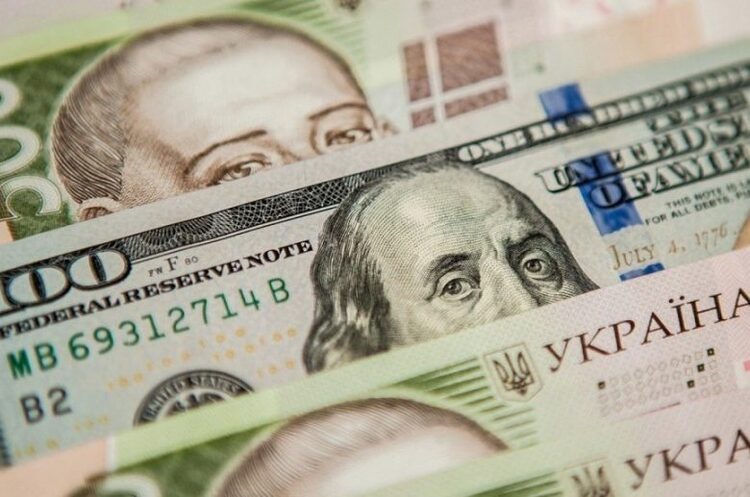 Курс долара в Україні вперше перетнув позначку у 41 грн Курс долара в Україні вперше перетнув позначку у 41 грн