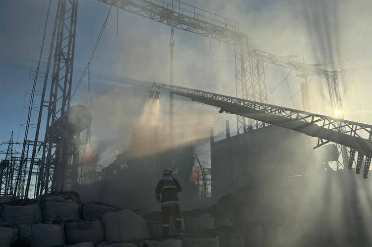 На двох енергообʼєктах спалахнула пожежа через спеку – Міненерго На двох енергообʼєктах спалахнула пожежа через спеку – Міненерго