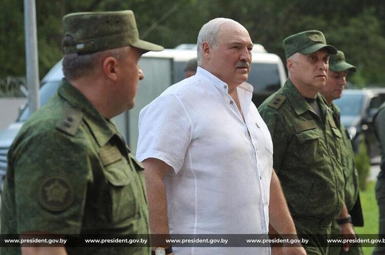 president.gov.by Лукашенко заявив про відведення білоруських військ від кордону з Україною і закликав Київ до переговорів із рф