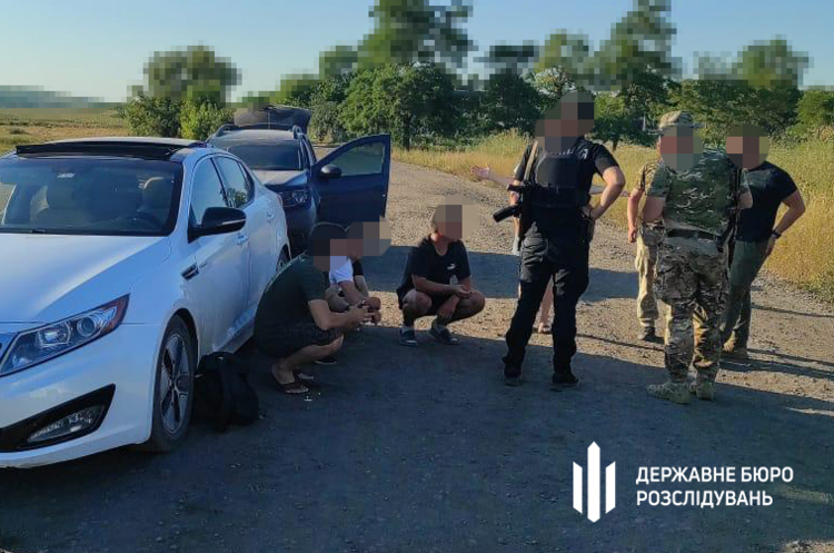 ДБР розслідує вбивство військового дезертира при спробі перетину кордону ДБР розслідує вбивство військового дезертира при спробі перетину кордону