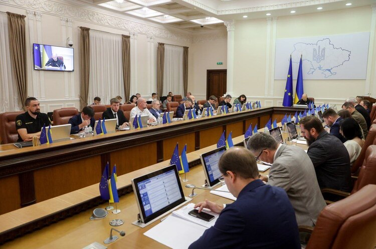 Україна отримає грант на $3,9 млрд від США на зарплати та соцпідтримку – Шмигаль Україна отримає грант на $3,9 млрд від США на зарплати та соцпідтримку – Шмигаль