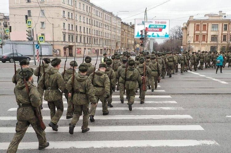 фото DR Влада москви виплачуватиме жителям понад $21 000 премії за вступ до армії рф