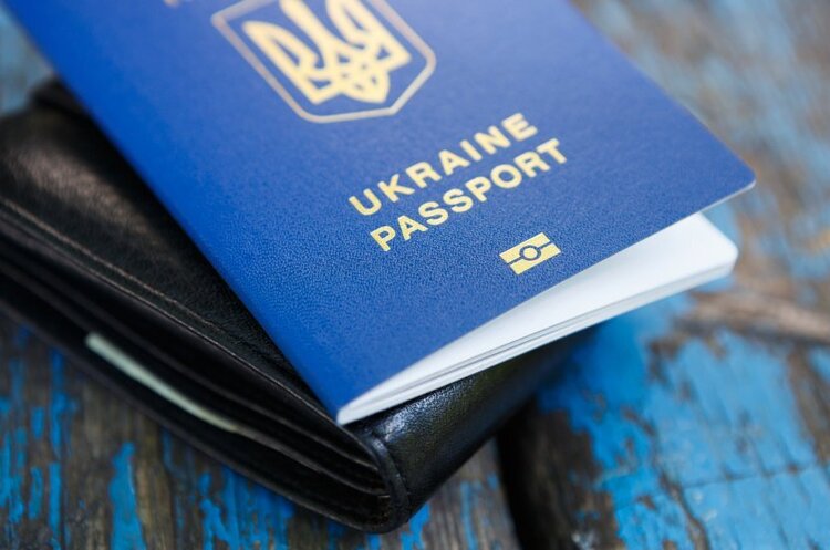 Фото: depositphotos Закордонні філії ДП «Документ» відновили оформлення паспортів для чоловіків, але є умова