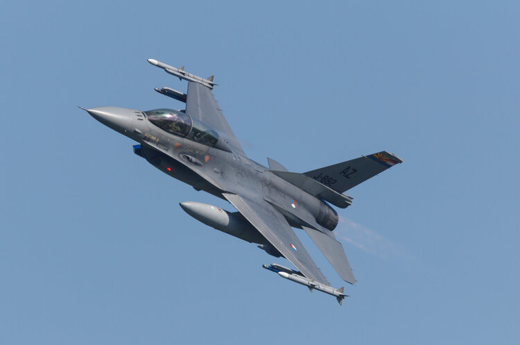 Перші F-16 вже прибули в Україну – Bloomberg Перші F-16 вже прибули в Україну – Bloomberg
