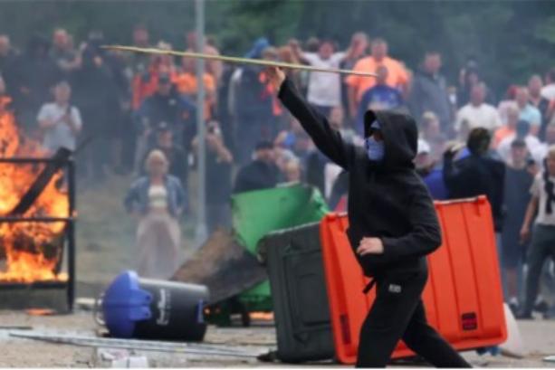 фото DR В Британії протестувальники напали на завод ізраїльської компанії з виробництва дронів