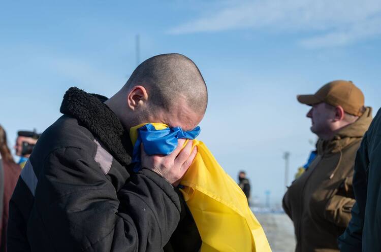 Отчет ООН: 95% украинских военных, попадающих россиянам в плен, подвергаются пыткам Отчет ООН: 95% украинских военных, попадающих россиянам в плен, подвергаются пыткам