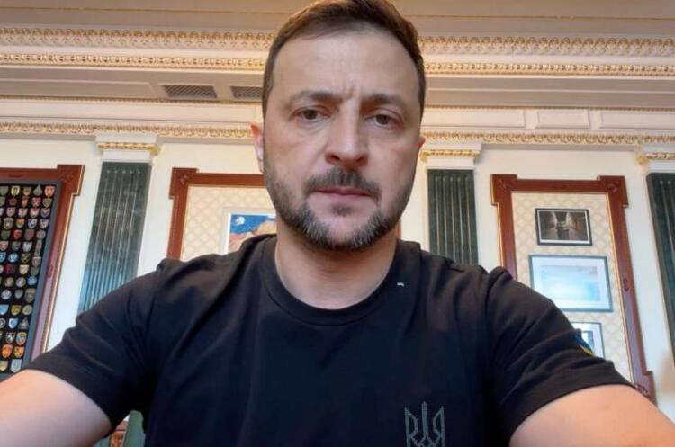 фото Офіційний сайт Президента України Зеленський підтвердив анонімні заяви військових про атаки дронів на чотири військові аеродроми у рф