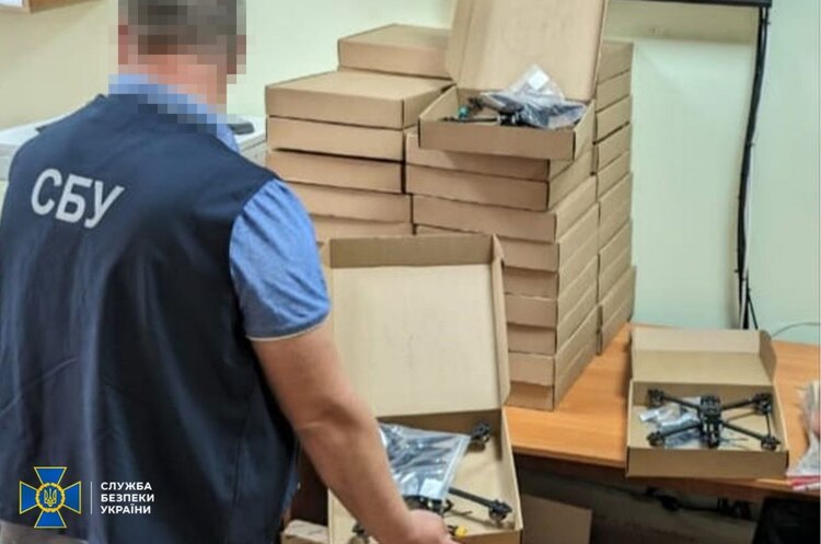 СБУ підозрює директора приватної компанії у постачанні ЗСУ тисячі бракованих FPV-дронів СБУ підозрює директора приватної компанії у постачанні ЗСУ тисячі бракованих FPV-дронів
