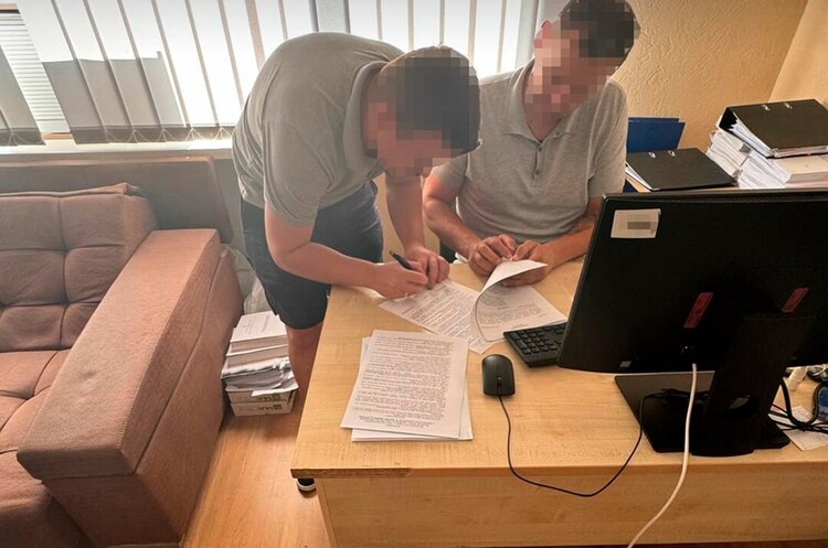 БЕБ підозрює довірену особу київського блогера у сприянні ухиленню від сплати 200 млн грн податків БЕБ підозрює довірену особу київського блогера у сприянні ухиленню від сплати 200 млн грн податків