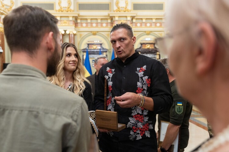 фото Офіційний сайт Президента України Спортсмени, лікарі, розробники зброї, провідниця «УЗ»: Зеленський вручив нагороди «Легенда України» видатним людям