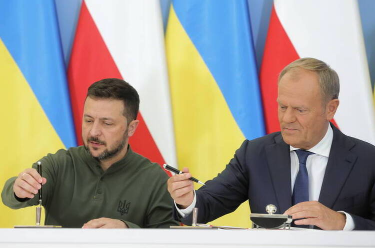 Президент України Володимир Зеленський та прем'єр-міністр Польщі Дональд Туск Nota Bene: Як врятувати відносини з Польщею?