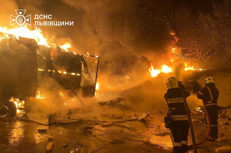 Нічна атака «шахедами»: на Львівщині пожежа у промисловій зоні Нічна атака «шахедами»: на Львівщині пожежа у промисловій зоні