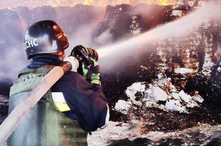 Окупанти вдарили по Кам'янському на Дніпровщині Окупанти вдарили по Кам'янському на Дніпровщині