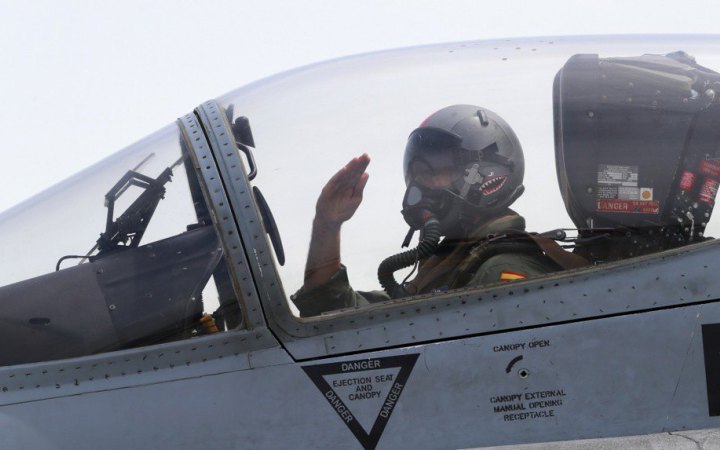 Українські пілоти вже проходять навчання на F-16 в Румунії – Умєров Українські пілоти вже проходять навчання на F-16 в Румунії – Умєров