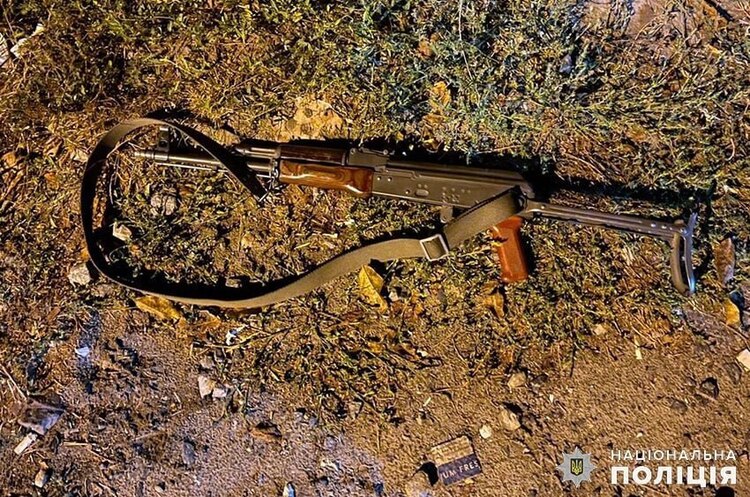 На Хмельниччині затримали чоловіка, який п'яним стріляв по людях На Хмельниччині затримали чоловіка, який п'яним стріляв по людях