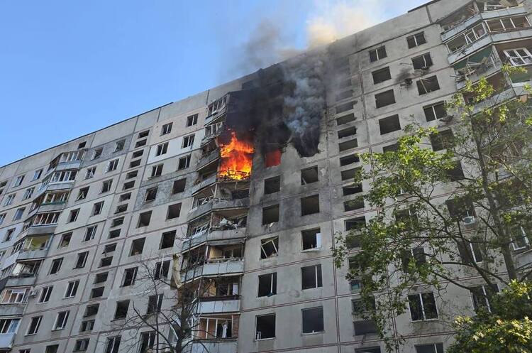 Ворог атакував КАБами багатоповерхівку в Харкові (ОНОВЛЕНО) Ворог атакував КАБами багатоповерхівку в Харкові (ОНОВЛЕНО)