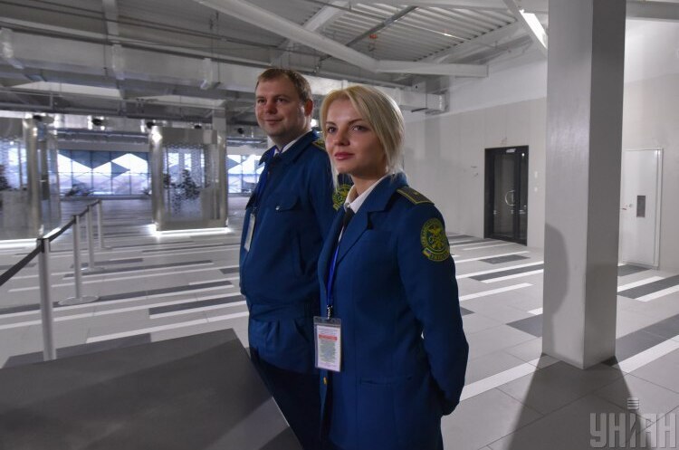 Відбір керівника через конкурс та перевірка співробітників на поліграфі. Що передбачає закон про перезавантаження митниці? Відбір керівника через конкурс та перевірка співробітників на поліграфі. Що передбачає закон про перезавантаження митниці?