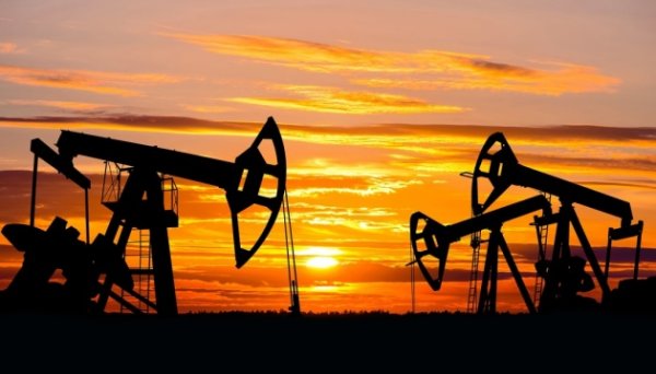 Ціни на нафту зростають через ризики на Близькому Сході та загрозу урагану у США Ціни на нафту зростають через ризики на Близькому Сході та загрозу урагану у США