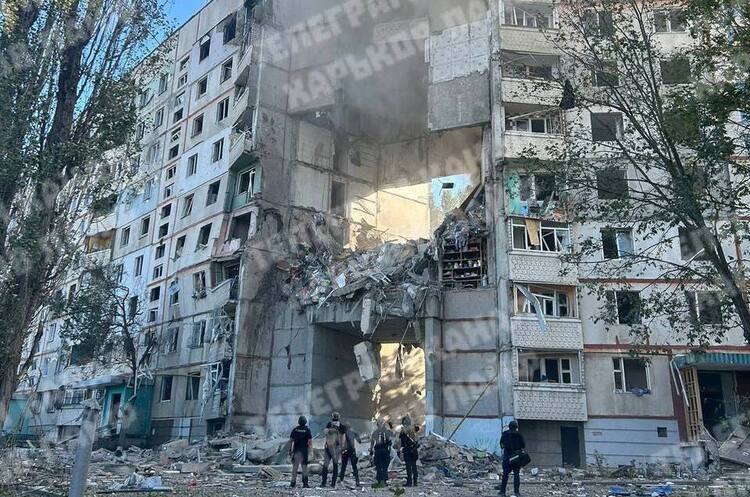 Ворог атакував КАБами дві багатоповерхівки в Харкові (ОНОВЛЕНО) Ворог атакував КАБами дві багатоповерхівки в Харкові (ОНОВЛЕНО)