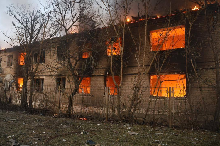 Зображення ілюстративне, наслідки обстрілів Харківщини Вночі росіяни атакували дронами та ракетами, є влучання на Одещині та в Харкові