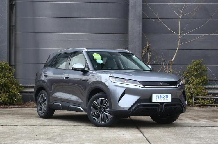 BYD Yuan UP Нова торгова війна: ЄС збирається припинити потік у Європу дешевих китайських електромобілів