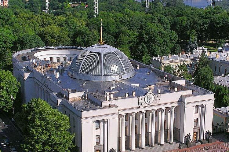 Рада підтримала звільнення корупціонерів від в’язниці шляхом угод зі слідством Рада підтримала звільнення корупціонерів від в’язниці шляхом угод зі слідством
