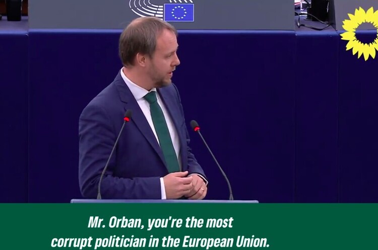 скріншот Євродепутат від Німеччини звинуватив Орбана в розкраданні грошей ЄС і вимагає ордера на його арешт