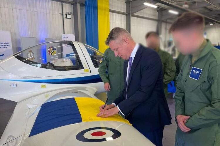 @DefenceHQ 200 українських пілотів пройшли в Британії базове навчання для керування винищувачами