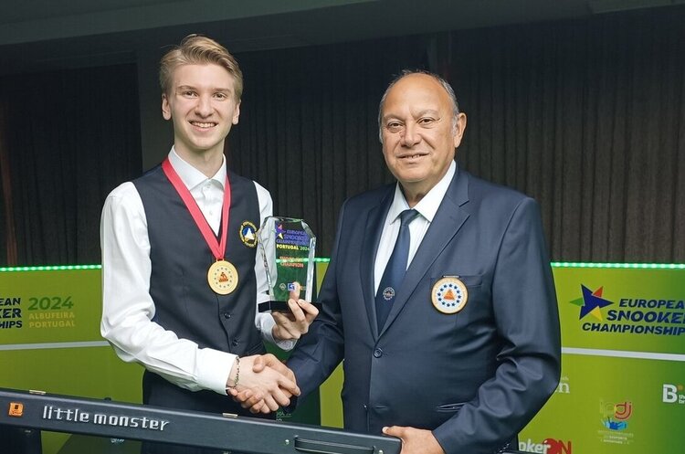 Юліан Бойко (зліва) Українці – чемпіони Європи в командному снукері