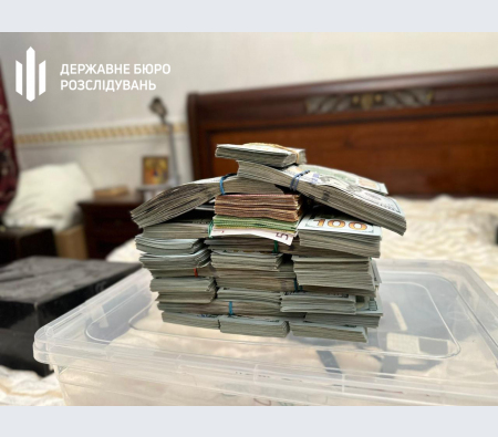У працівників Київського ТЦК під час обшуків знайшли $1,2 млн – ДБР У працівників Київського ТЦК під час обшуків знайшли $1,2 млн – ДБР