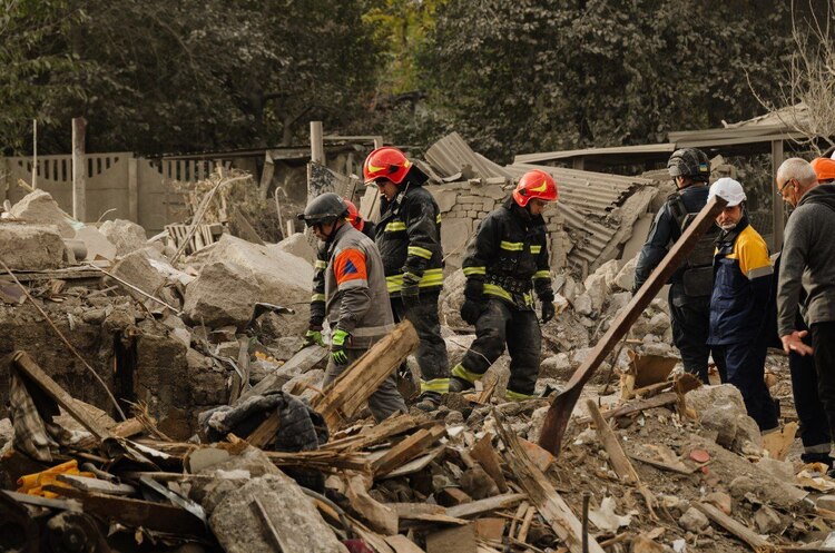 фото Дніпровська ОВА ОНОВЛЕНО: російський ракетний обстріл Дніпра: з-під завалів дістали ще одного загиблого