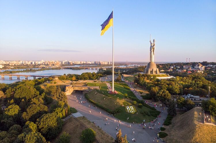 Жовтень 2024 року увійшов до десятки найтепліших в історії Києва Жовтень 2024 року увійшов до десятки найтепліших в історії Києва