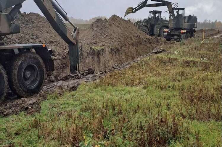 Польща почала будівництво лінії укріплень на кордонах із рф та білоруссю Польща почала будівництво лінії укріплень на кордонах із рф та білоруссю