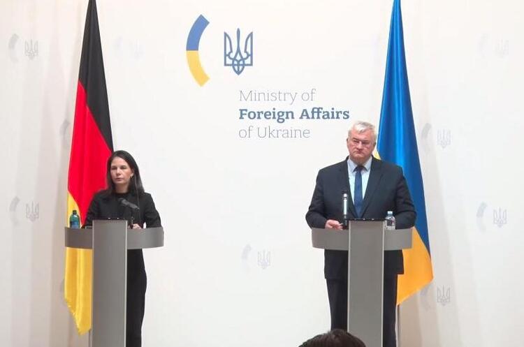 фото DR Бербок оголосила про надання Німеччиною Україні 200 млн євро “на екстрені потреби”