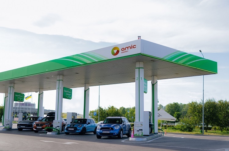 AMIC ENERGY та Фонд Сергія Притули продовжують ініціативу «Незламна кава» в оновленому форматі, спрямованому на підтримку Сил Оборони та Безпеки України AMIC ENERGY та Фонд Сергія Притули продовжують ініціативу «Незламна кава» в оновленому форматі, спрямованому на підтримку Сил Оборони та Безпеки України