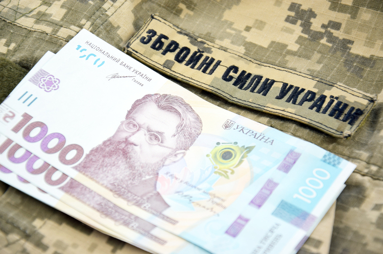Зображення ілюстративне Повістки пріоритетно розсилають військовозобов'язаним, які не платять податки – Шмигаль