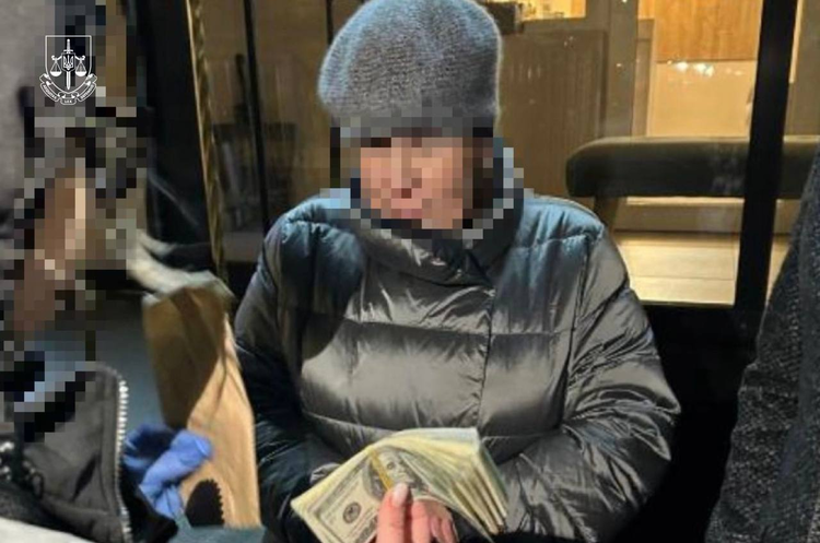 Посадовицю центральної МСЕК викрили на хабарництві Посадовицю центральної МСЕК викрили на хабарництві