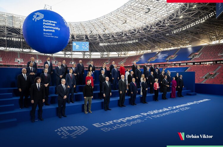 @PM_ViktorOrban Лідери Євросоюзу вивчають варіанти підтримки України, якщо Трамп припинить допомогу — Bloomberg
