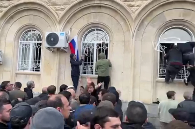 У самопроголошеній Республіці Абхазія розпочалися масові протести У самопроголошеній Республіці Абхазія розпочалися масові протести