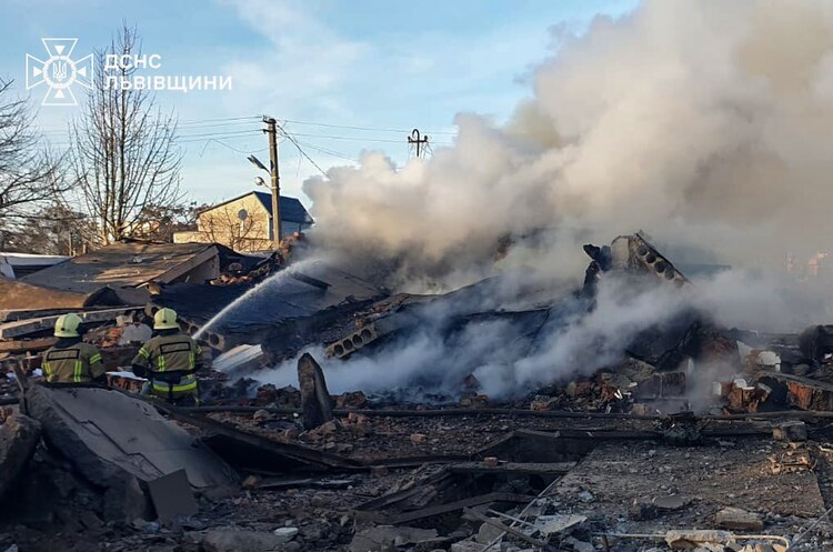 Фото: ДСНС росія завдала масованого ракетно-дронового удару по Україні (ОНОВЛЕНО)