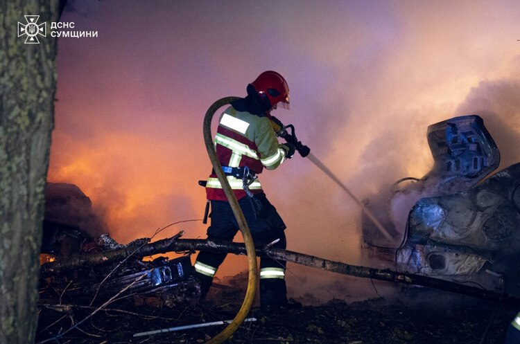Фото: ДСНС ОНОВЛЕНО: росія вдарила по житловій багатоповерхівці в Сумах: загинуло 11 людей, двоє з них– діти