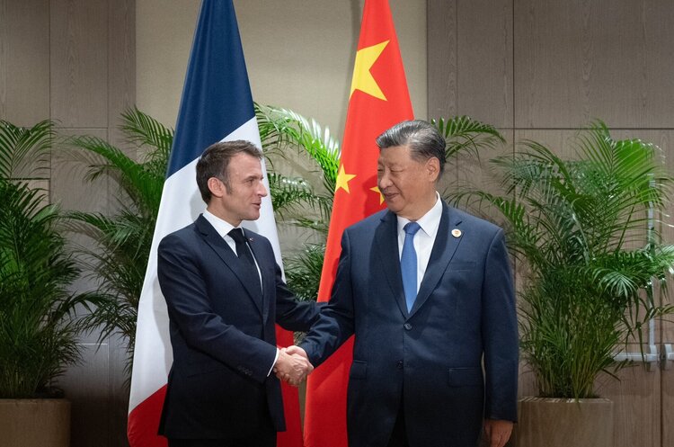 Х @EmmanuelMacron Сі Цзіньпін закликав припинити ескалацію після перших ударів України вглиб росії