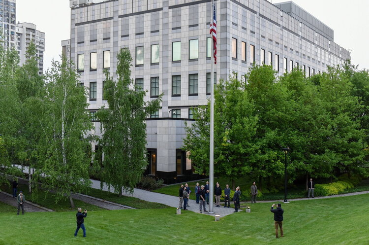 фото DR Посольство США в Києві отримало інформацію про “потенційний значний повітряний удар” і припинило роботу