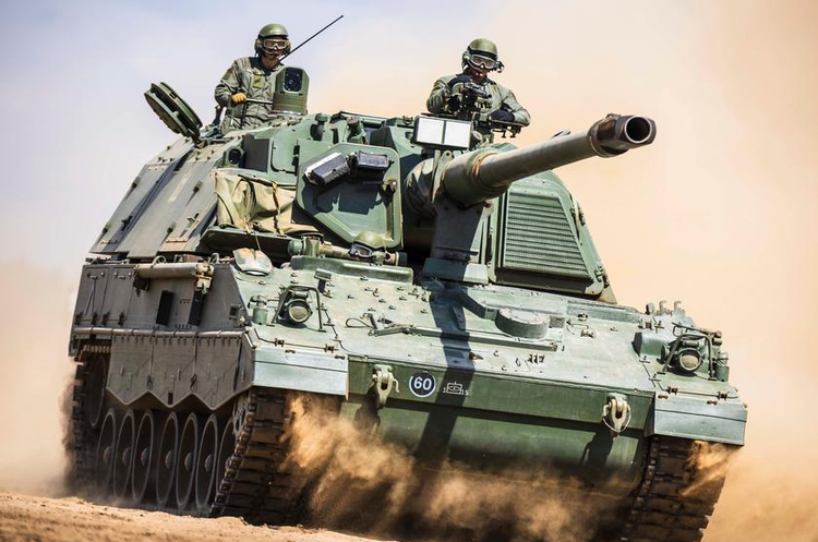Німецька самохідна гаубиця Panzerhaubitze 2000 Німеччина відправила Україні новий пакет оборонної допомоги