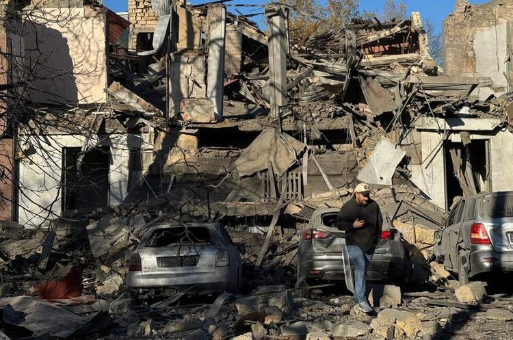 Ворог вдарив балістикою по Одесі: є постраждалі Ворог вдарив балістикою по Одесі: є постраждалі